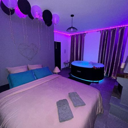 Love Room Avec Jacuzzi Proche Paris Et Roissy Cdg Persan Exterior foto